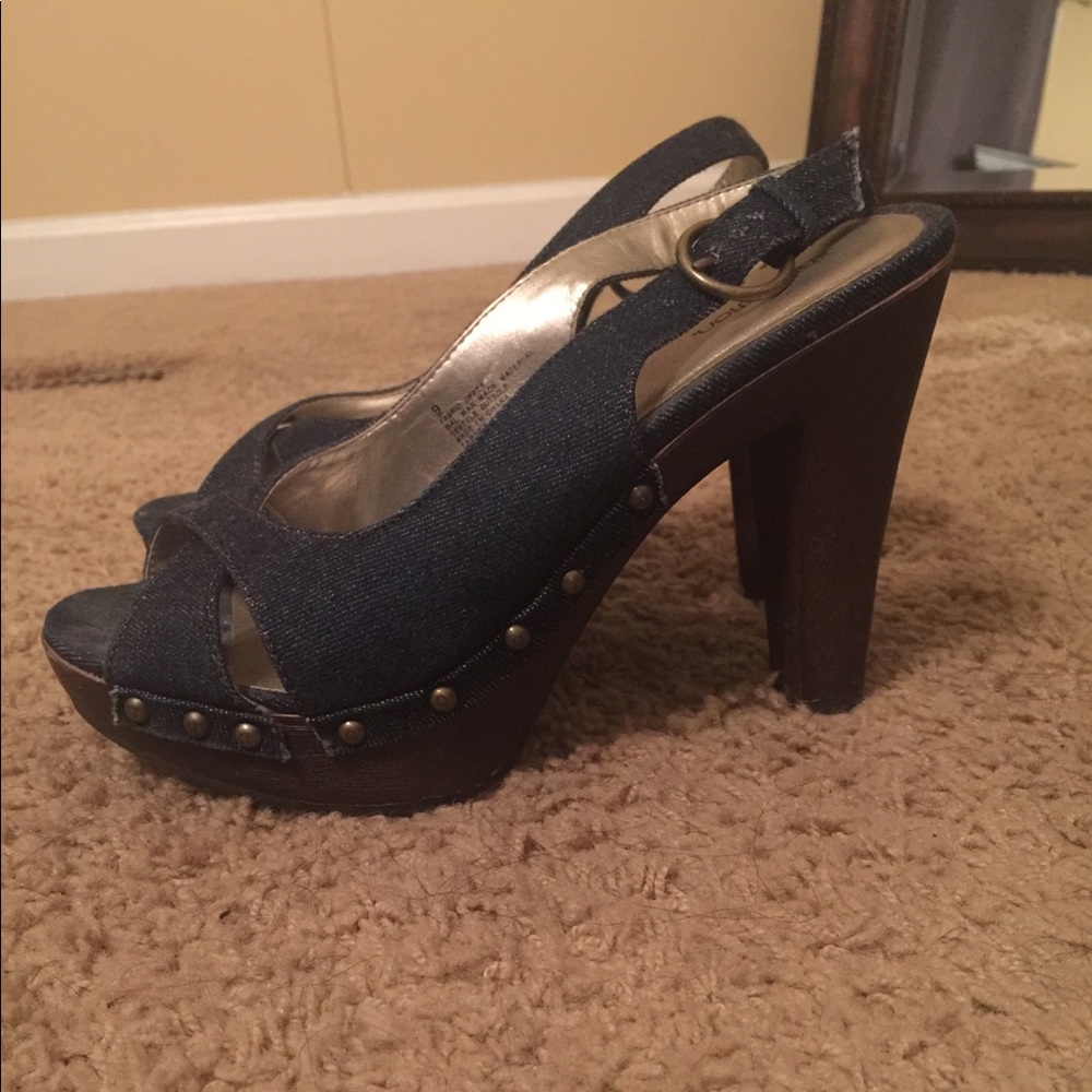 Platform sandals